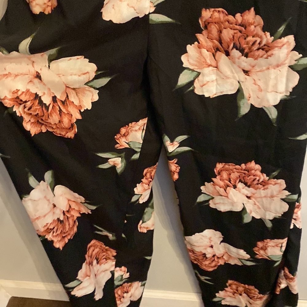 ⭐️ 2/$10 - Band of Gypsies Floral Romper - Picture 3 of 5